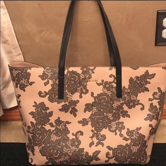 Michael Kors tote - Picture 2 of 3